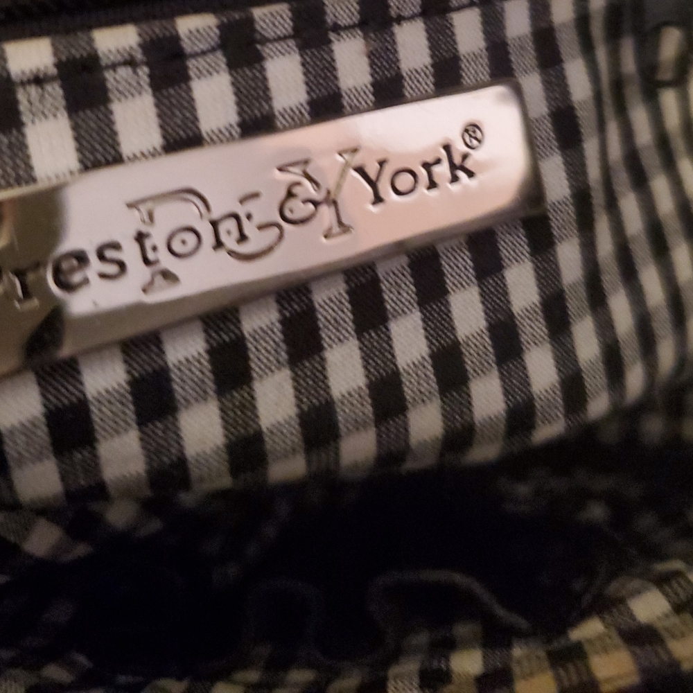 Cute Woven With Black Bow Handbag. - Picture 2 of 8